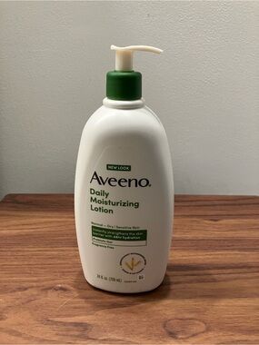 Aveeno Daily Moisturizing Lotion - White with Green Pump